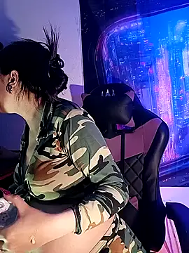 MiaStarts online show from December 2025 10:19:02 AM