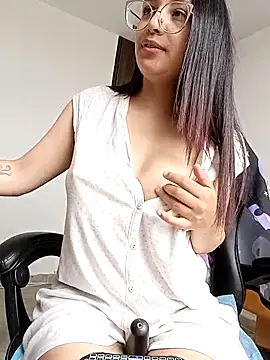 MiaStarts online show from May 2026 12:23:02 PM