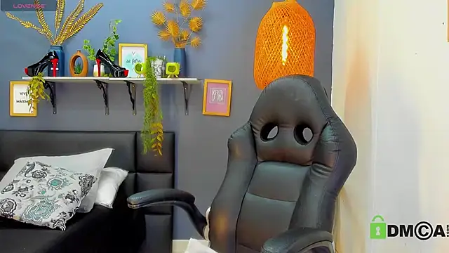 yessila parker online show from April 2026 09:16:02 AM