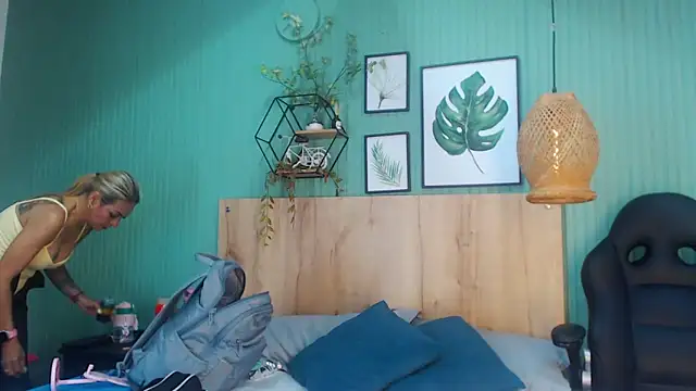 yessila parker online show from December 2025 04:50:02 PM