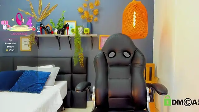 yessila parker online show from April 2026 09:14:02 AM