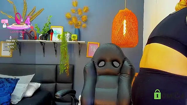 Snapshot of yessila_parker chatting on April 2026 08:49:01 AM yessila parker online show from April 2026 08:49:01 AM