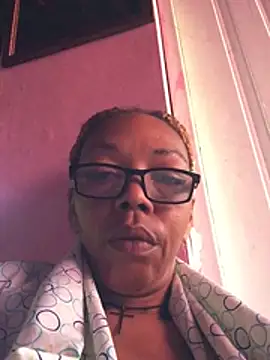 Ladyzee25 online show from May 2026 10:40:02 AM