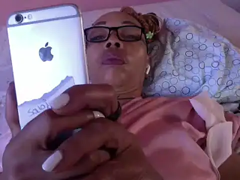 Ladyzee25 online show from May 2026 07:17:01 PM