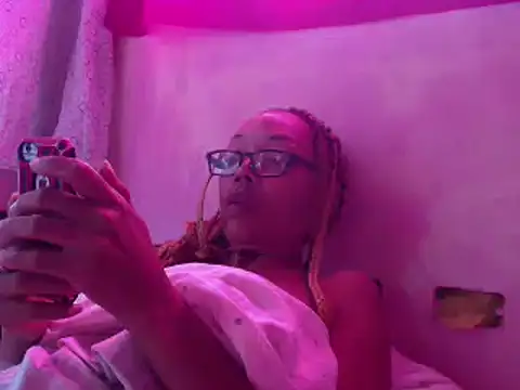 Snapshot of Ladyzee25 chatting on June 2026 11:04:02 AM Ladyzee25 online show from June 2026 11:04:02 AM