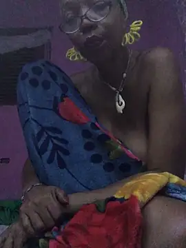 Snapshot of Ladyzee25 chatting on November 2025 08:18:02 AM Ladyzee25 online show from November 2025 08:18:02 AM