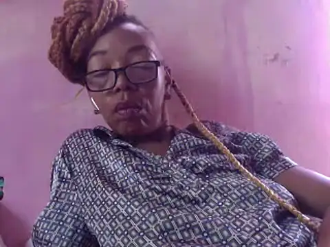 Snapshot of Ladyzee25 chatting on June 2026 05:01:01 PM Ladyzee25 online show from June 2026 05:01:01 PM