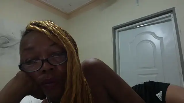 Ladyzee25 online show from October 2025 09:23:01 AM