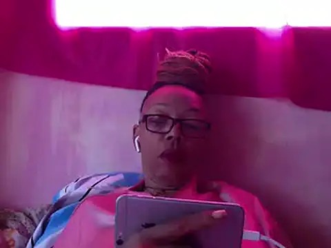 Ladyzee25 online show from March 2026 11:54:01 AM