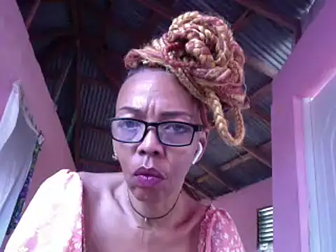 Snapshot of Ladyzee25 chatting on June 2026 09:27:01 PM Ladyzee25 online show from June 2026 09:27:01 PM