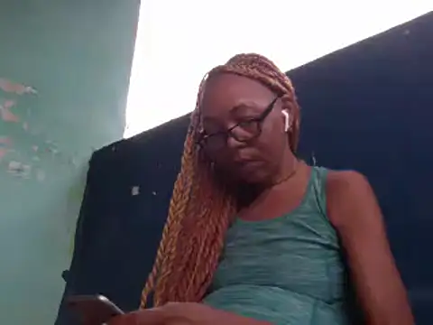 Snapshot of Ladyzee25 chatting on June 2026 11:21:01 PM Ladyzee25 online show from June 2026 11:21:01 PM