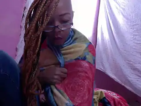 Ladyzee25 online show from February 2026 03:44:01 PM