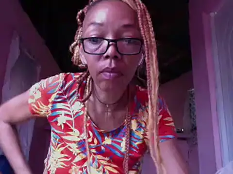Snapshot of Ladyzee25 chatting on June 2026 11:09:01 PM Ladyzee25 online show from June 2026 11:09:01 PM