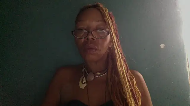 Snapshot of Ladyzee25 chatting on October 2025 12:59:02 PM Ladyzee25 online show from October 2025 12:59:02 PM