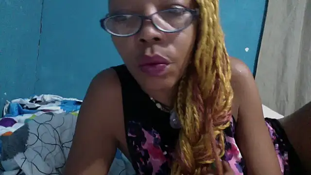 Snapshot of Ladyzee25 chatting on October 2025 04:57:02 AM Ladyzee25 online show from October 2025 04:57:02 AM