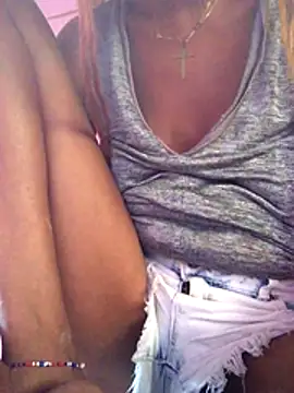 Snapshot of Ladyzee25 chatting on November 2025 09:15:01 PM Ladyzee25 online show from November 2025 09:15:01 PM