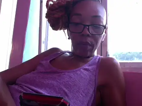 Snapshot of Ladyzee25 chatting on June 2026 07:19:01 PM Ladyzee25 online show from June 2026 07:19:01 PM