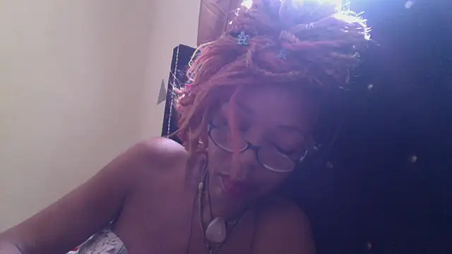 Ladyzee25 online show from October 2025 06:52:01 PM