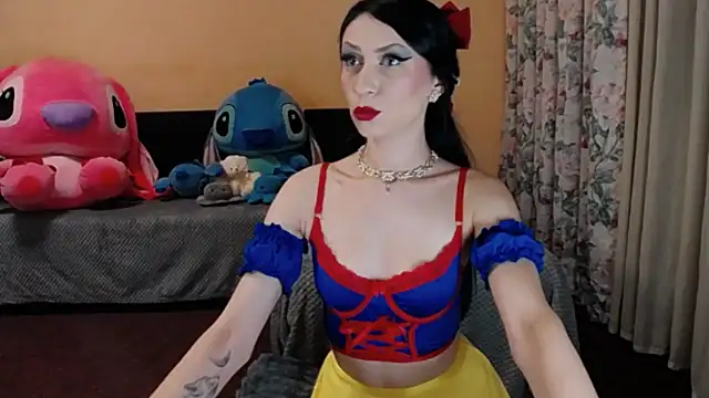 Snapshot of Maddison_Summer chatting on November 2025 10:53:01 PM Maddison Summer online show from November 2025 10:53:01 PM