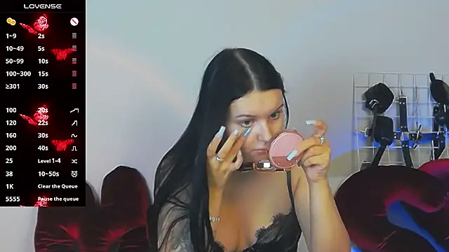 Miss Vic online show from November 2025 05:12:02 PM