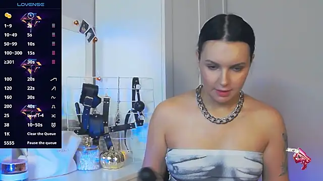 Miss Vic online show from November 2025 02:53:02 PM