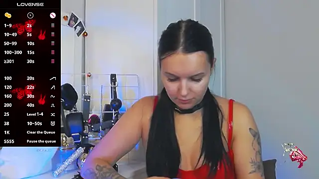 Miss Vic online show from November 2025 05:06:02 PM