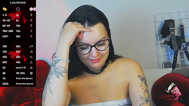 Miss Vic online show from December 2025 08:04:02 PM