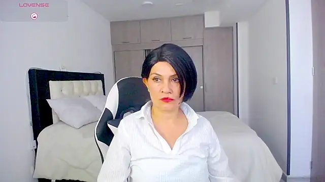 CarolinneFiotti online show from November 2025 03:56:01 PM