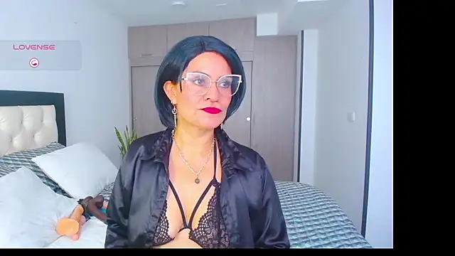 CarolinneFiotti online show from October 2025 03:05:02 PM