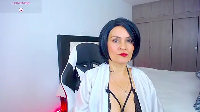 CarolinneFiotti online show from November 2025 08:25:01 PM