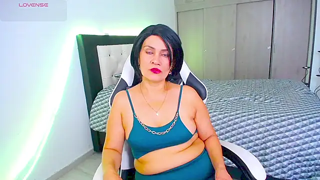 CarolinneFiotti online show from November 2025 04:18:02 PM