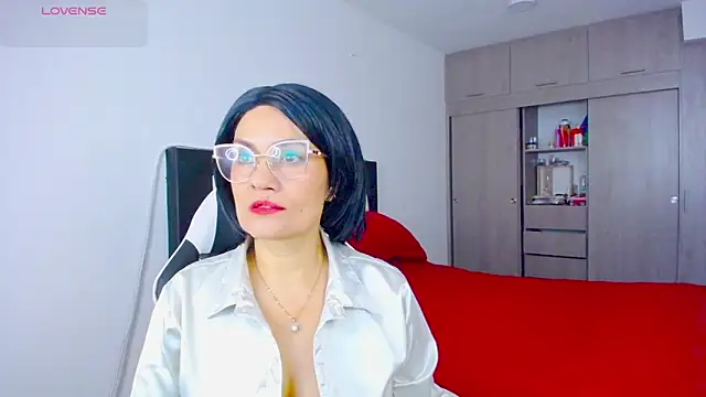 CarolinneFiotti online show from November 2025 02:10:01 PM