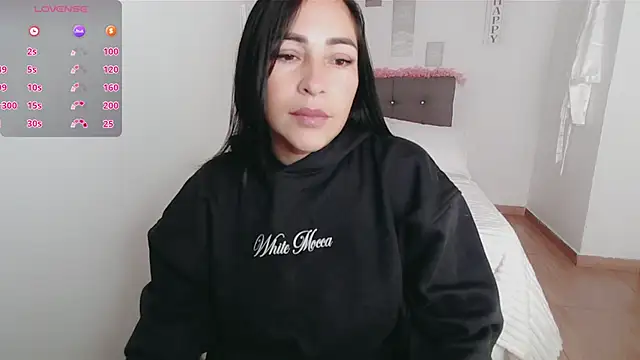 Snapshot of luna_lgomez_ chatting on October 2025 12:02:02 PM luna lgomez  online show from October 2025 12:02:02 PM