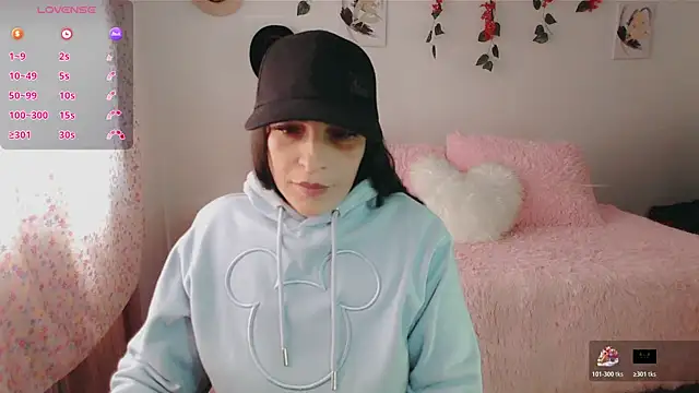 luna lgomez  online show from November 2025 12:42:01 PM