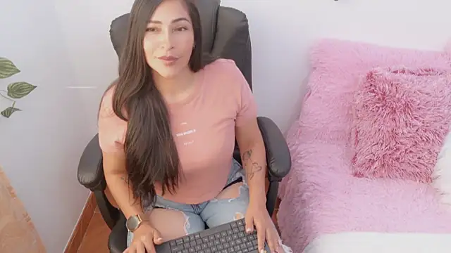 luna lgomez  online show from May 2026 12:11:01 PM