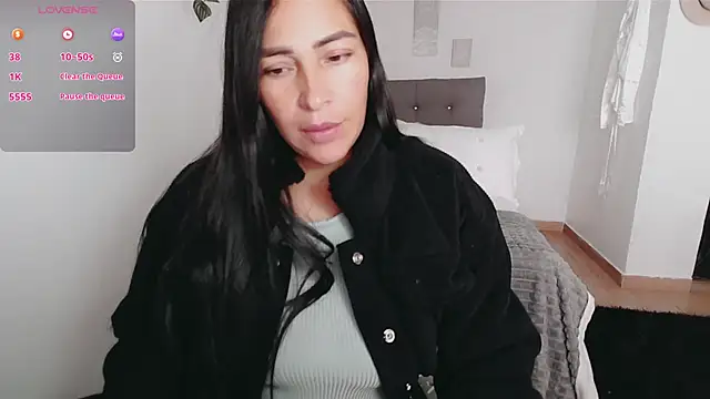 luna lgomez  online show from November 2025 01:11:01 PM