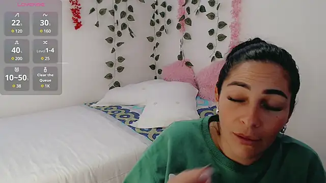 Snapshot of luna_lgomez_ chatting on March 2025 05:23:01 PM luna lgomez  online show from March 2025 05:23:01 PM