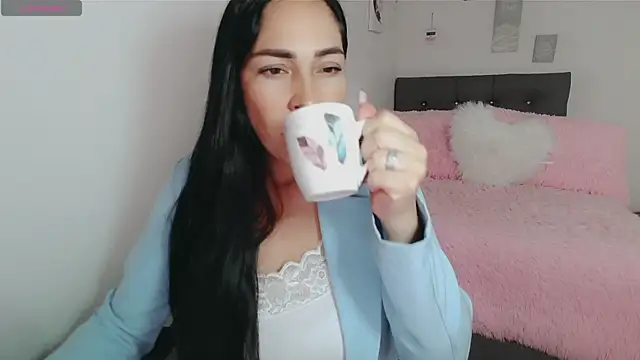 luna lgomez  online show from December 2025 11:36:02 AM