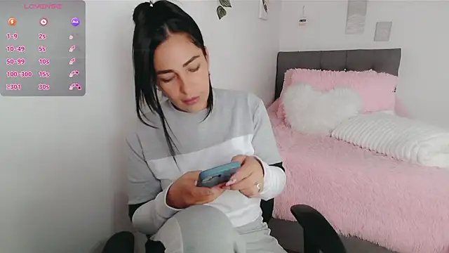 luna lgomez  online show from December 2025 12:51:02 PM