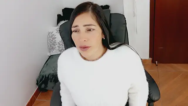luna lgomez  online show from April 2026 11:01:01 AM