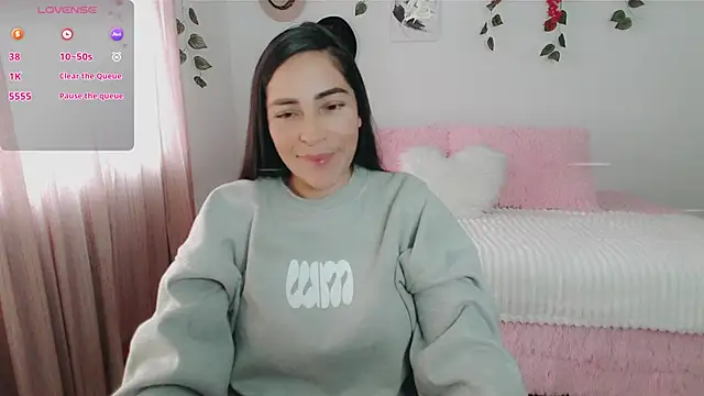 luna lgomez  online show from October 2025 02:02:02 PM