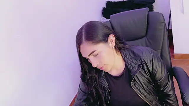 luna lgomez  online show from April 2026 01:35:02 PM
