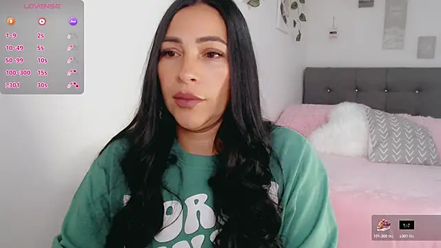 luna lgomez  online show from February 2026 12:02:01 PM