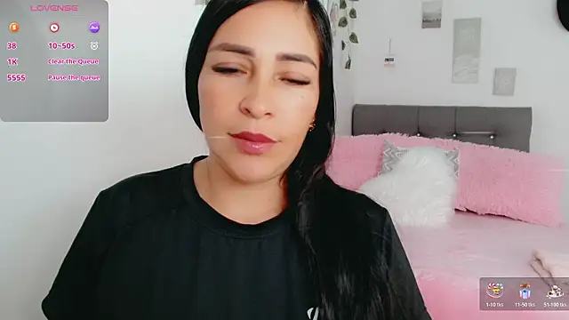 luna lgomez  online show from February 2026 12:57:01 PM