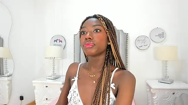 SamantaMarquez online show from October 2025 07:47:01 PM