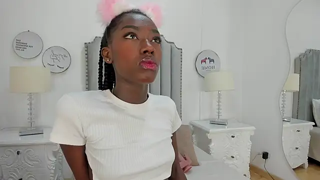 SamantaMarquez online show from October 2025 07:46:02 PM