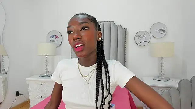 SamantaMarquez online show from October 2025 07:47:02 PM