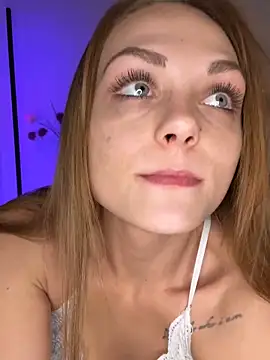 OCTAPUSSY2000 online show from December 2025 08:03:01 PM