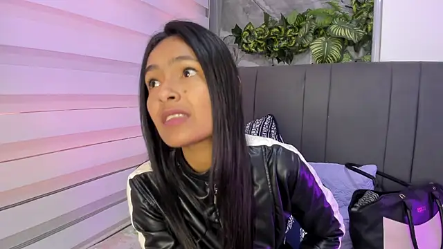 Fernanda liie  online show from December 2025 12:40:02 PM