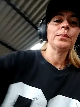 Sara Valkyri online show from March 2025 06:54:01 PM